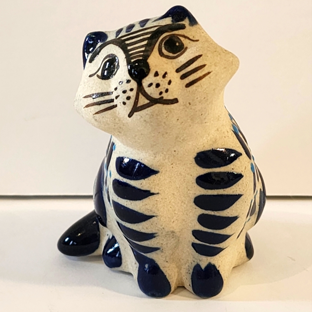 Vintage Mateos Tonala Cobalt blue cat figurine.  Signed Mexican Figurine
